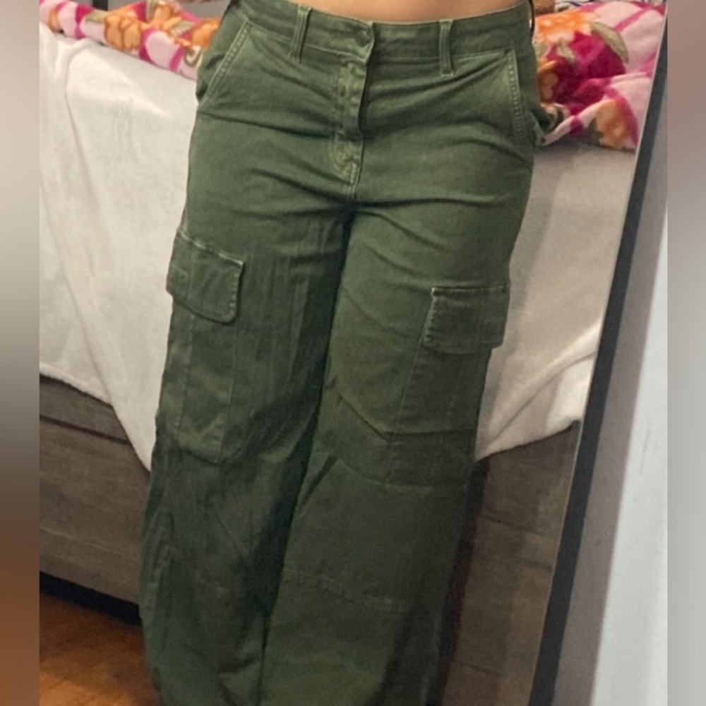 Green American Eagle pants💚
Size 4, Excellent condition